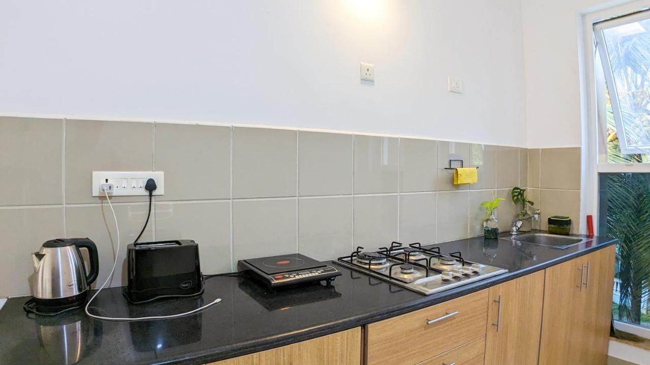 Poolside Paradise 1Bhk Luxury Apartment In Siolim. Exterior photo